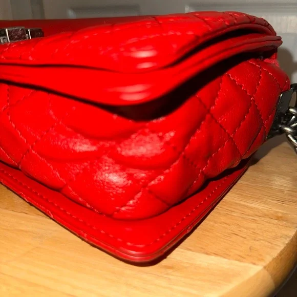 CHANEL Red Quilted Crossbody Bag with Chain Strap - Picture 5 of 16